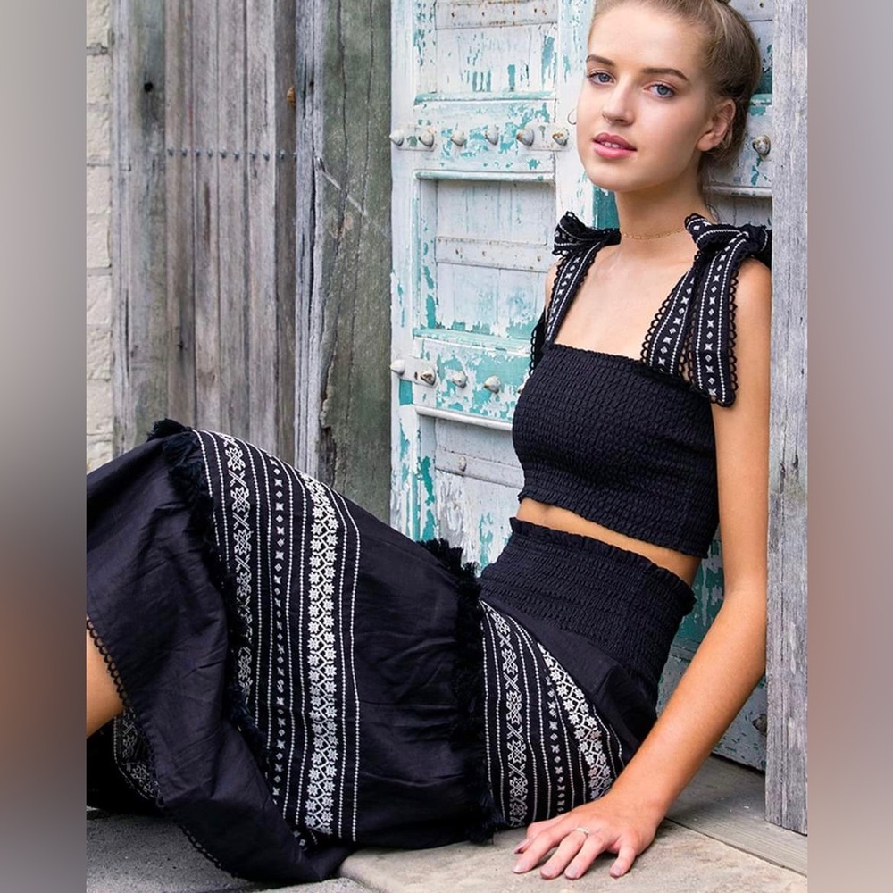 VALIANTE BLACK EMBROIDERED SET